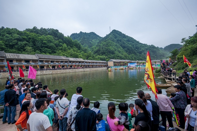 抱龙湾水上乐园区